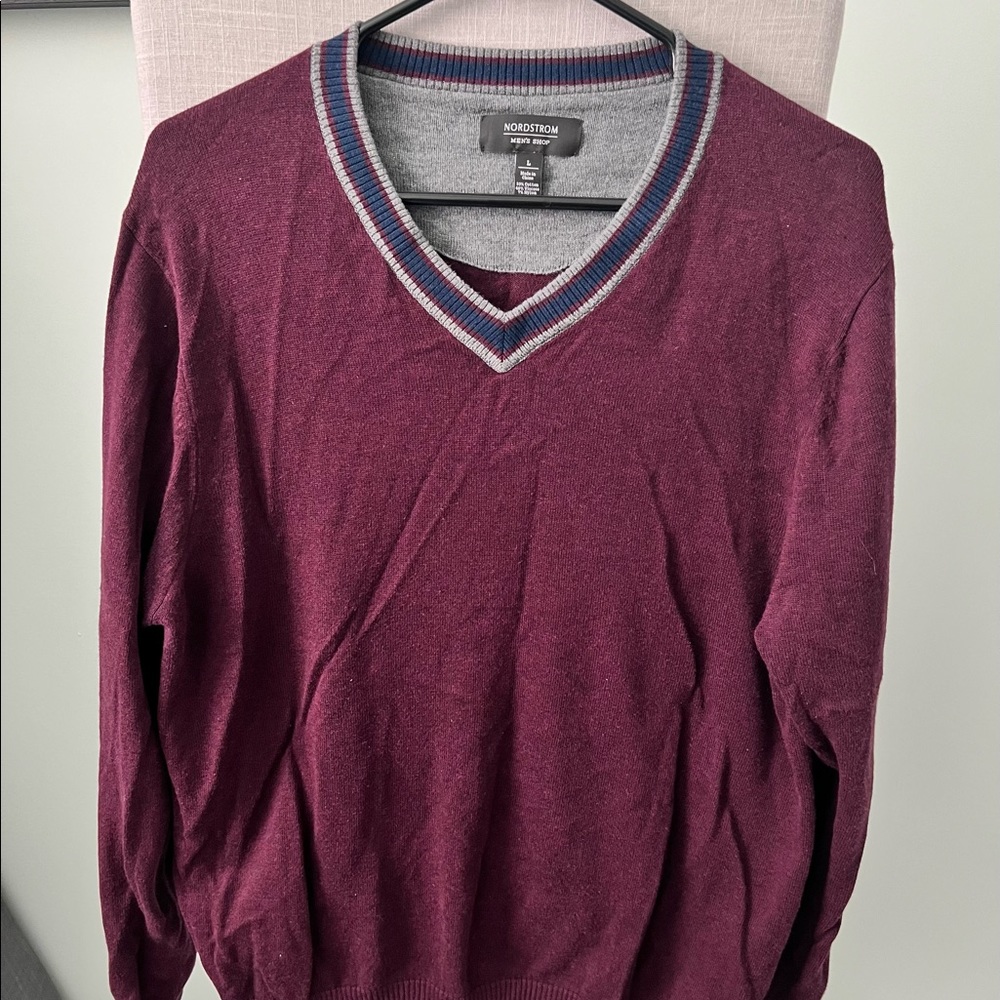 Nordstrom men v-neck sweater, size L